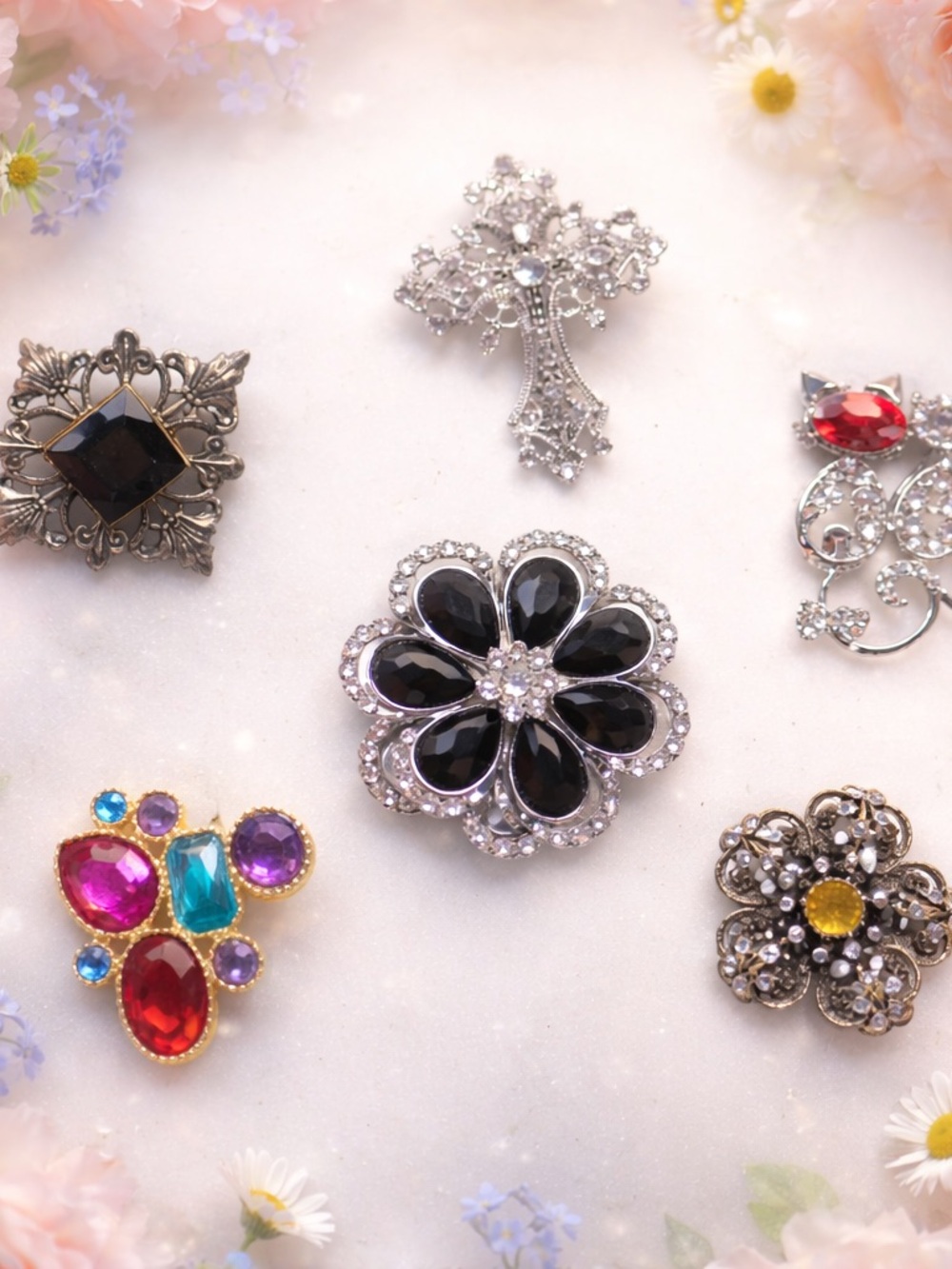 Lot of 6 Vintage and Fashion Brooches